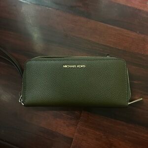 Micheal Kors Green Wallet
